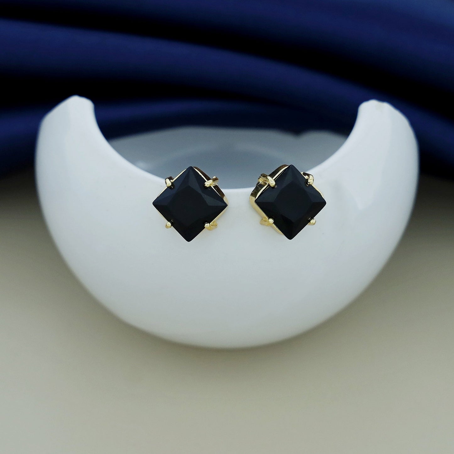 Diamond Glossy Stud